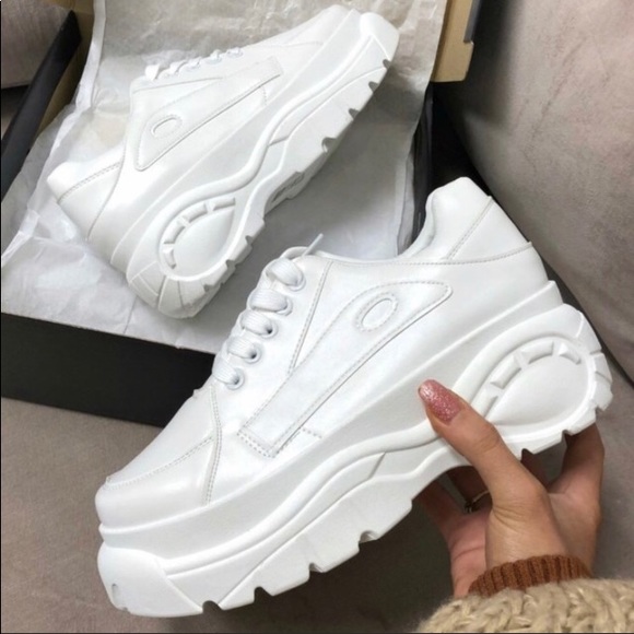 ✨👟✨White Chunky Training Sneakers✨👟✨6 7 8 - Picture 2 of 3